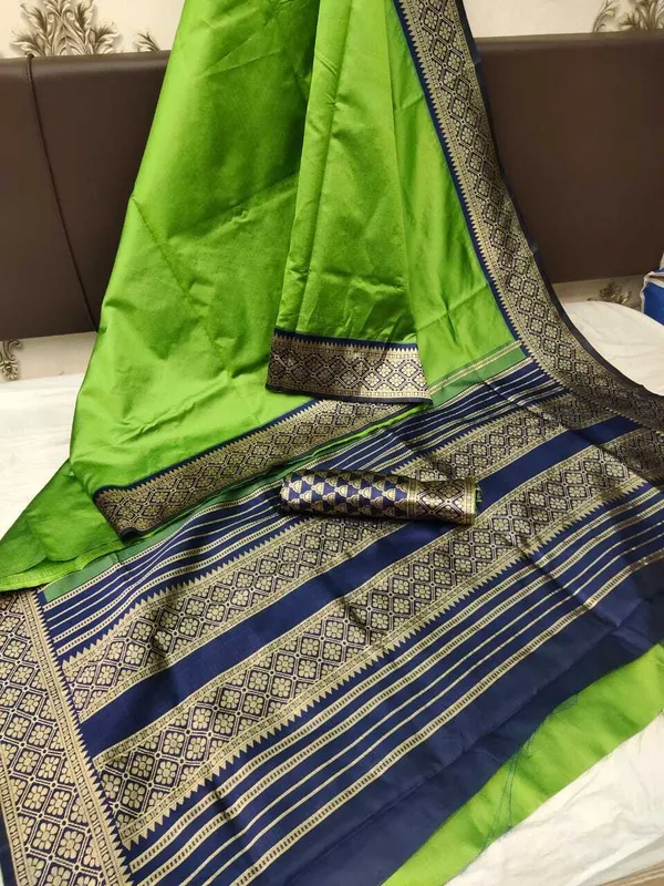 Light_Green_Embellished_Banarasi_Jacquard_Saree_(Light_Green)